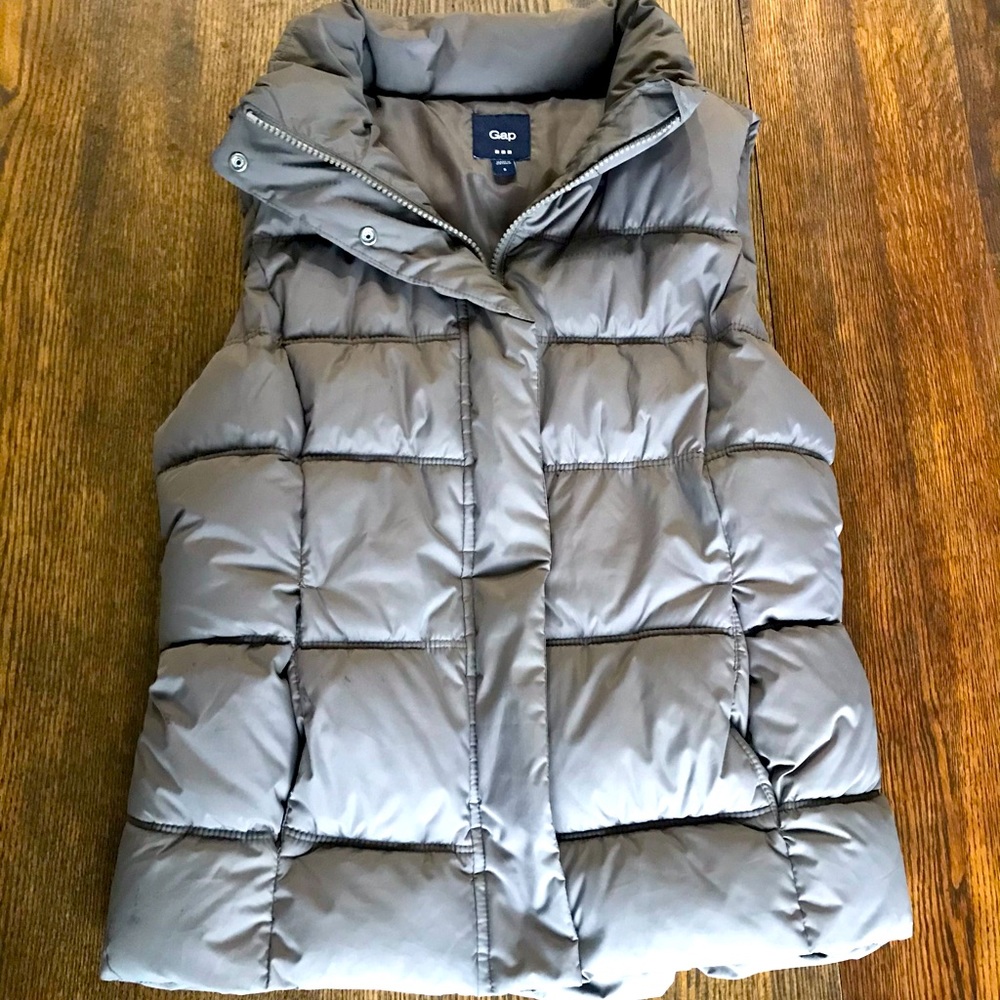 Gap puffer vest Size S; great condition!